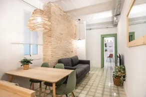 Charming renovated Apt. minutes from the center - Image 4