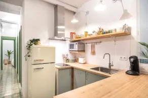 Charming renovated Apt. minutes from the center - Image 2