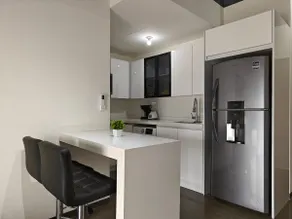 Great 2-Bedroom Apt w/2 Queen Beds + Parking + AC - Image 3