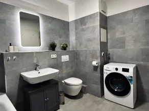 Spacious Apartment | 6 Beds | Balcony & Parking - Image 3