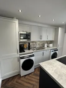 Central Manchester Three Bedrooms & Two bathrooms - Image 4