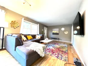 Adorable 4B3B Cottage walk to Purdue +Game Arcade! - Image 3