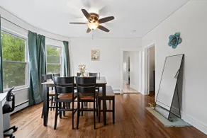 Roomy Apartment 10 miles from Chicago - Image 4