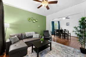 Roomy Apartment 10 miles from Chicago - Image 2