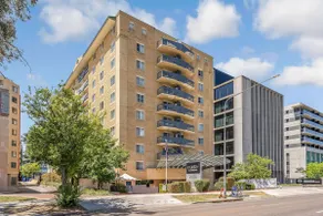 Elegance and Convenience 1br with free parking - Image 2