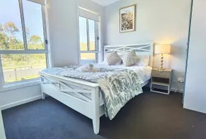 Delightful 2-level home in Bardia - Image 4