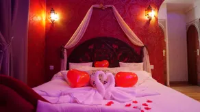 *Le Rubis* Your Oriental cocoon - Image 2