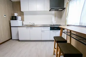 10 minutes to Shinjuku, 15 minutes to Shibuya, Free high-speed WiFi, Modern Japanese-style room - Image 4