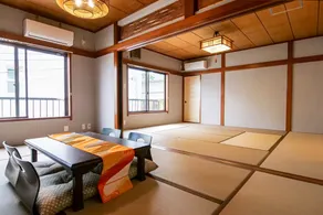 10 minutes to Shinjuku, 15 minutes to Shibuya, Free high-speed WiFi, Modern Japanese-style room - Image 2
