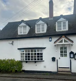The Cottage, with Superking bed & private patio - Image 2