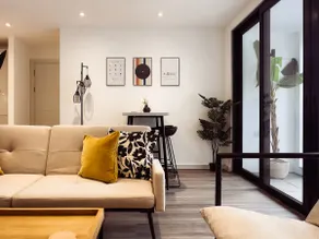 Modern 1-Bed Apartment | Parking & Fast WiFi - Image 2