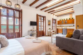 Stylish and Sunny Loft by Mercado Central - Image 2