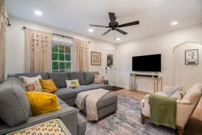 Beautiful Benson Cottage with Year Round Hot Tub - Image 5