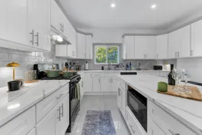 NYC Neighbor Home w/Parking. 30 min transit - Image 5