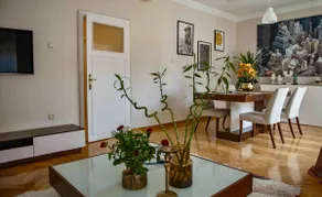 Central Hype Location Experience 3 bedroom +1 main - Image 5
