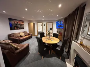 New Cambridge Lodge - Image 2