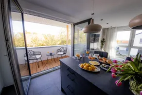 Bonnystay l WiFi l Smart TV l Balcony l Kitchen - Image 5