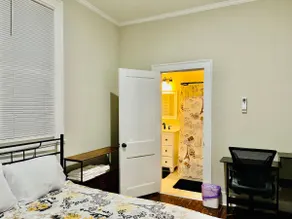 Historic | Free Parking | Kitchen | W&D | Smart Tv - Image 3