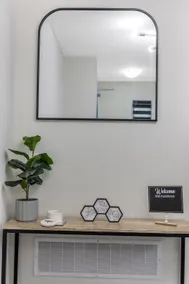 Noir Affair: Modern 2B/2.5B+Office,5G,Free Parking - Image 2