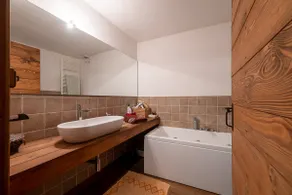 Cabin in the mountains - Image 4