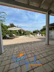 Vacation home with pool - Image 5