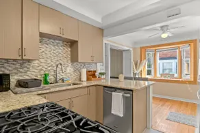 Modern Townhouse Near Everything/ Shopping Center - Image 2