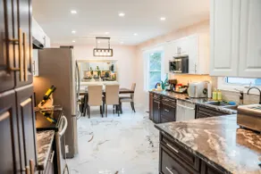 Luxury Wasaga Beach Riverfront Villa Family - Image 5