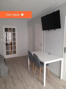 ​Bright Studio with Garage, Close to Train Station & Downtown - Image 4