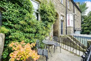 Homely 4 bed cottage, central, clean, characterful - Image 3