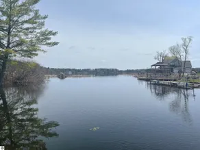 Escape to a Waterfront Retreat - Image 3