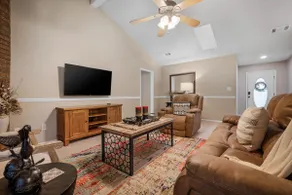 Cozy Cove-Cute 3BR in Town - Image 4
