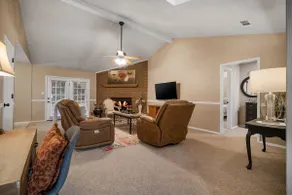 Cozy Cove-Cute 3BR in Town - Image 5