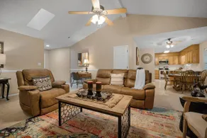 Cozy Cove-Cute 3BR in Town - Image 2