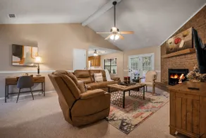 Cozy Cove-Cute 3BR in Town - Image 3