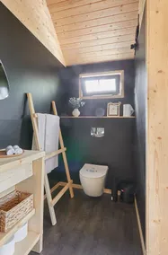 Forest house with outdoor bath - Image 5