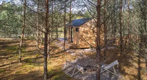 Forest house with outdoor bath - Image 4