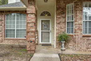 Spacious Brick House 3BR 2BA A+ - Image 2