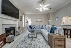 Spacious Brick House 3BR 2BA A+ - Image 3