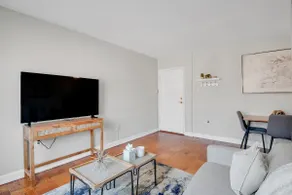 1BR Central APT - minutes to DC! - Image 4