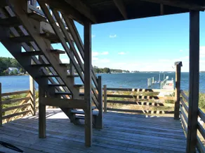 Waterfront island retreat - Image 3