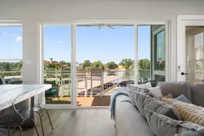 Xanadu Waterfront with Pool, Elevator, Boat Slip - Image 3