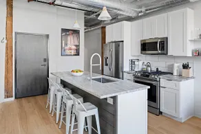 Fantastic West Loop 2 bedroom - Image 2
