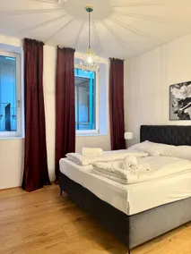 Elegant Escape: 3 BRs, Near Museums & Parliament - Image 4