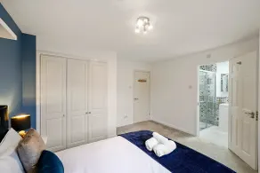 Beautiful 5 bedroom house in Stone, Aylesbury, Free parking - Image 3