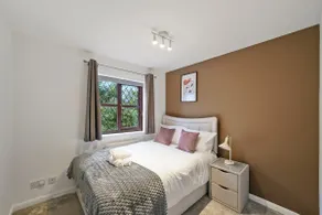 Beautiful 5 bedroom house in Stone, Aylesbury, Free parking - Image 5