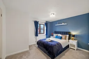 Beautiful 5 bedroom house in Stone, Aylesbury, Free parking - Image 2