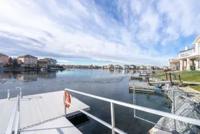 Coral Springs Lakefront Retreat - Image 2