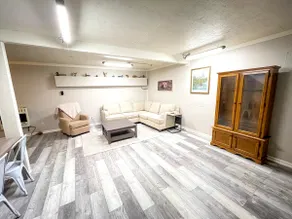 Guest House with Spacious Shop! - Image 3