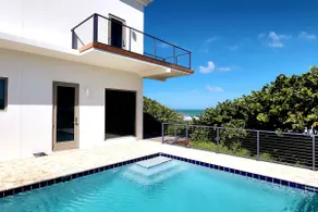 Melbee’s TideHouse | Oceanfront 4 Bedroom Ensuites - Image 2