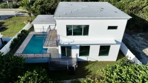 Melbee’s TideHouse | Oceanfront 4 Bedroom Ensuites - Image 5
